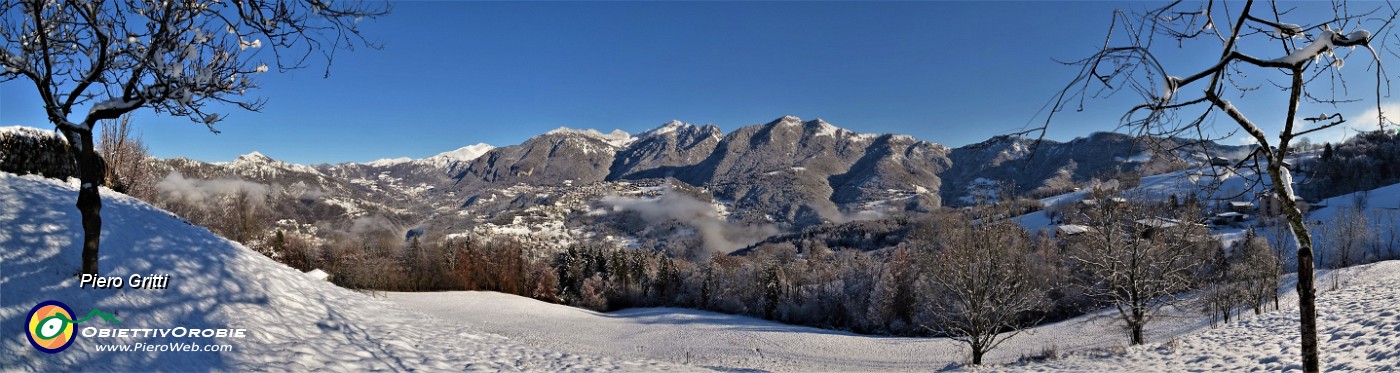 19 Splendida vista da Pos. Castello verso la Val Serina.jpg